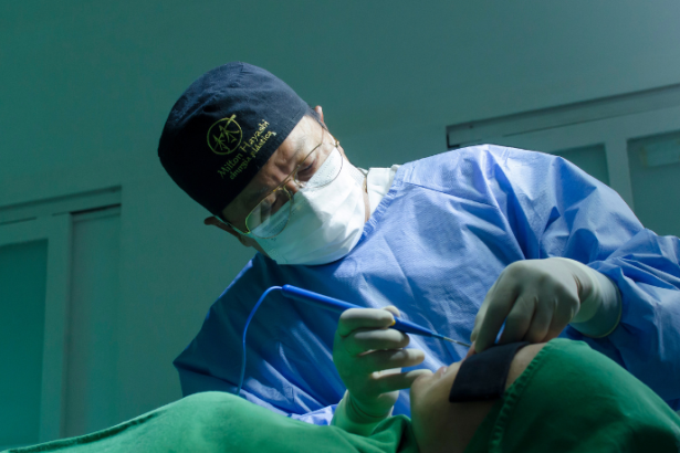 Dr. Milton Seigi Hayashi explica como a cirurgia plástica pode unir estética e funcionalidade na medicina esportiva.