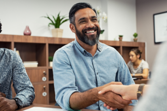 Alex Nabuco dos Santos explica por que a previsibilidade supera o retorno máximo em decisões imobiliárias maduras.