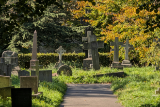 Tiago Schietti apresenta indicadores de desempenho na gestão funerária.