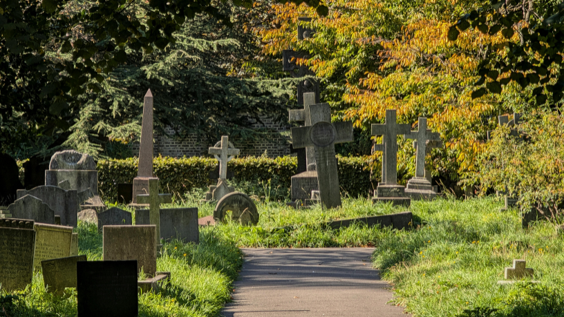 Tiago Schietti apresenta indicadores de desempenho na gestão funerária.